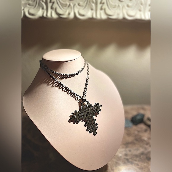 Alva Cross Necklace ♥️ - Picture 1 of 4
